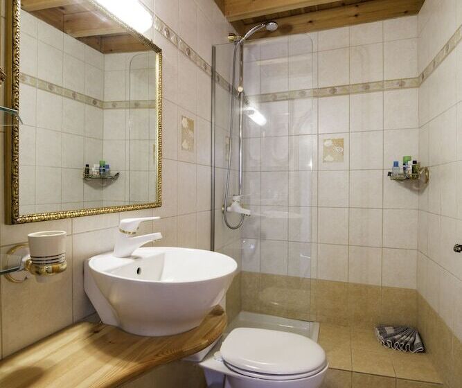 בית מלון כפרי Camelot Traditional & Classic