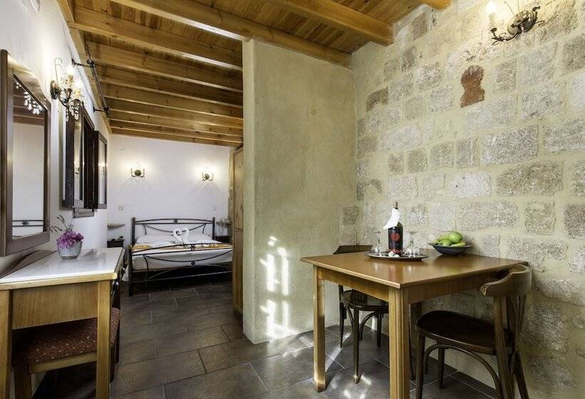 בית מלון כפרי Camelot Traditional & Classic