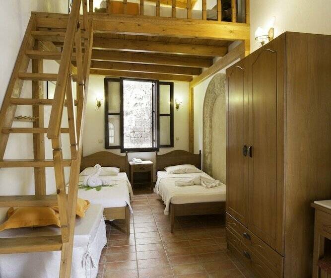 בית מלון כפרי Camelot Traditional & Classic