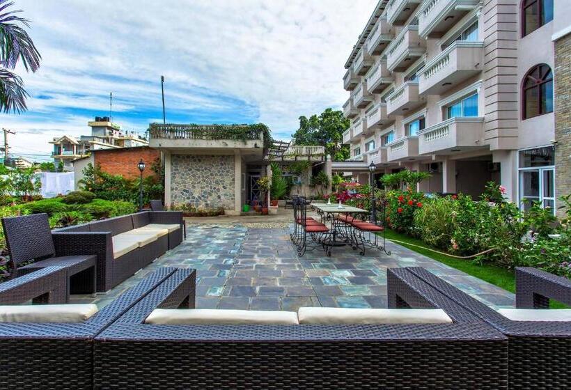 هتل Da Yatra Courtyard  & Resort