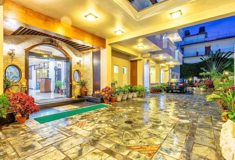 هتل Da Yatra Courtyard  & Resort