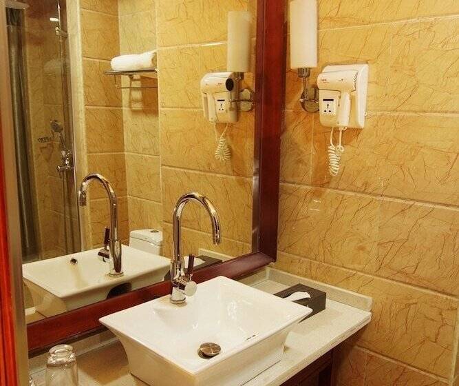 Airport Golden Tulip Hotel