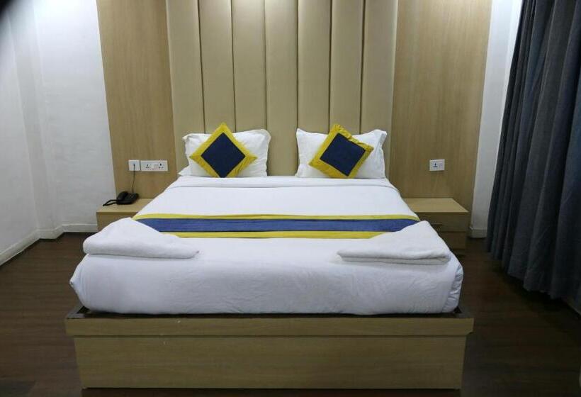 هتل Mustang Holiday Inn
