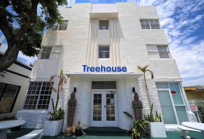 هتل Treehouse