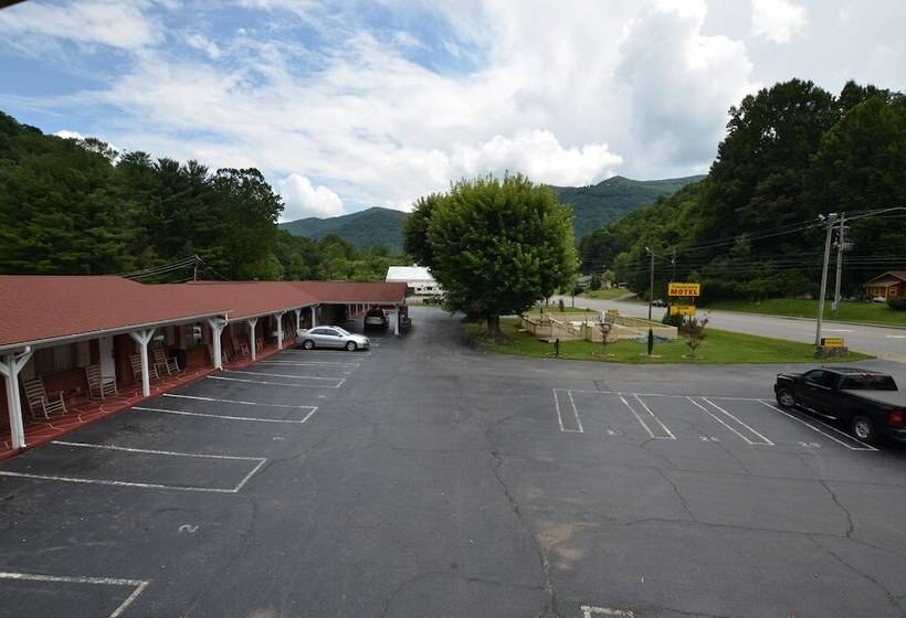 Travelowes Motel  Maggie Valley