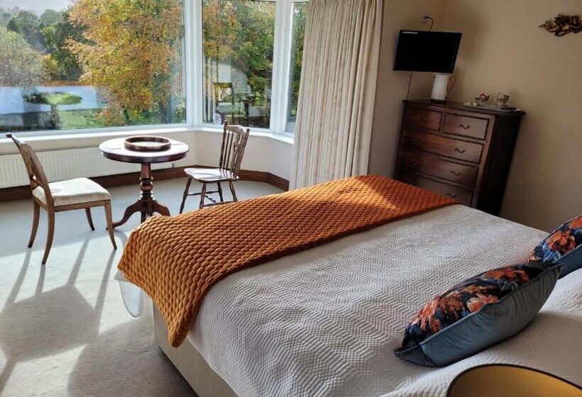 تختخواب و صبحانه Rockcrest House