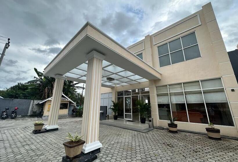 هتل Amazing Beach Resort Palu