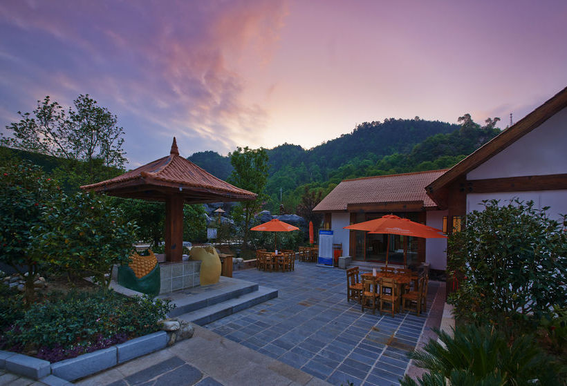 فندق Howard Johnson Hot Spring Resort Wugongshan