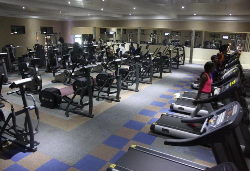 هتل Mika Convention Center Meanwood