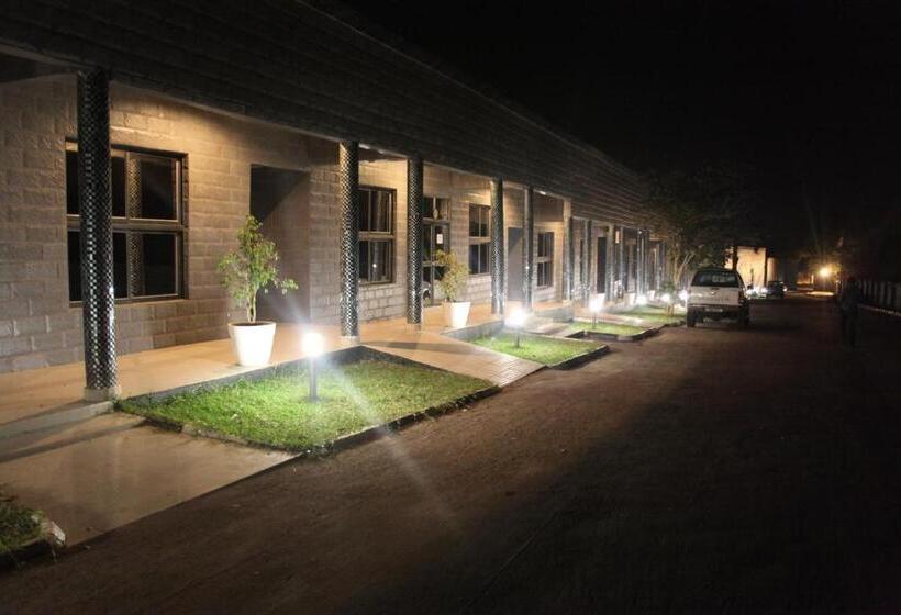 هتل Mika Convention Center Meanwood