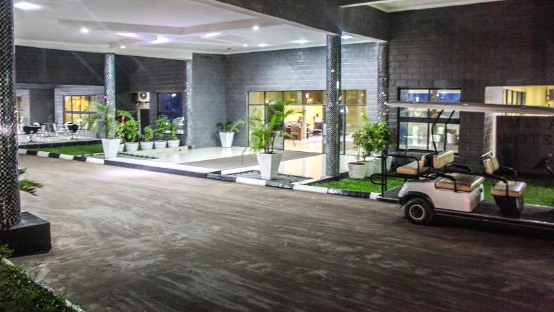هتل Mika Convention Center Meanwood