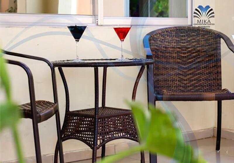 هتل Mika Convention Center Meanwood