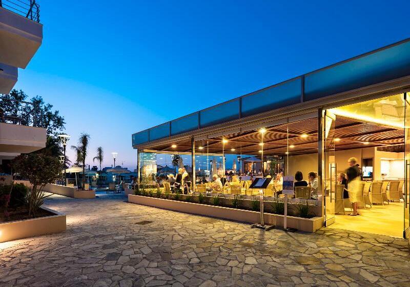 هتل Porto Platanias Village Resort