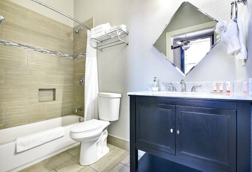 Отель The Dilworth Inn