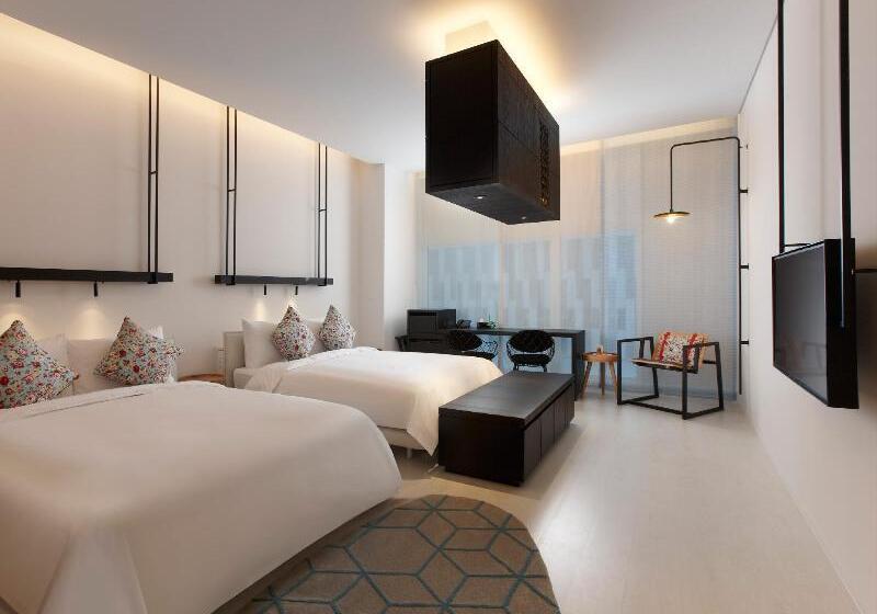 هتل The Place Tainan