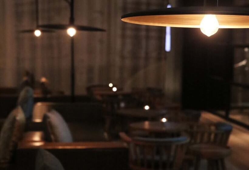 هتل The Place Tainan