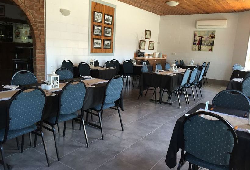 모텔 Kings Motor Inn & Steakhouse