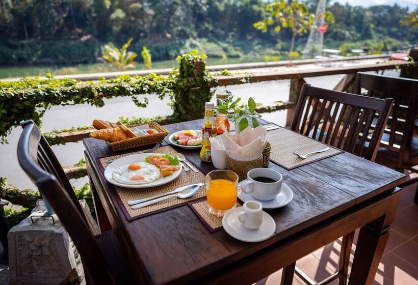 پانسیون Villa Khili Namkhan