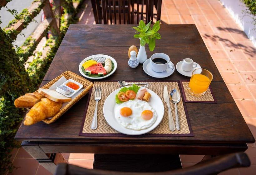 پانسیون Villa Khili Namkhan