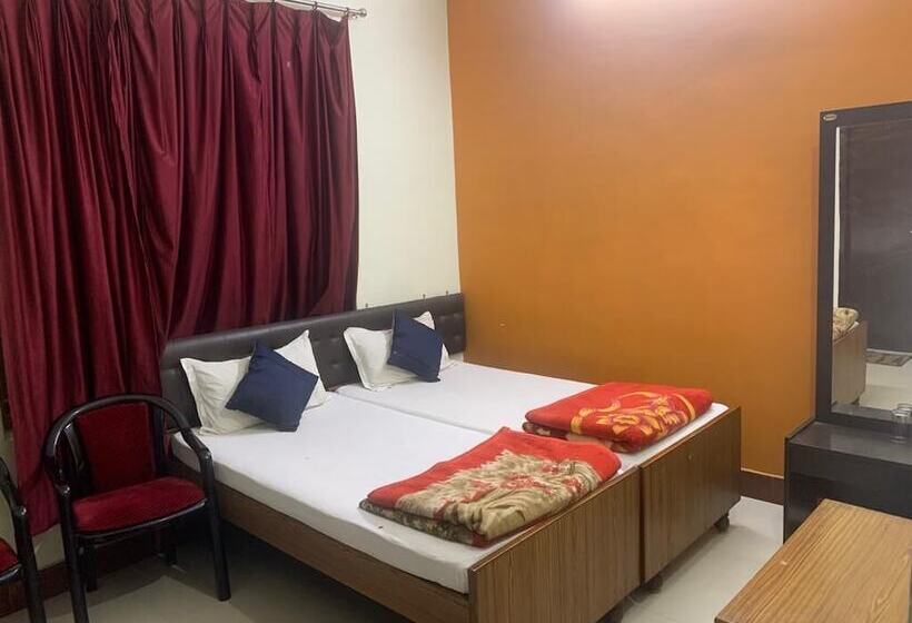 בית מלון כפרי Narendra Guest House