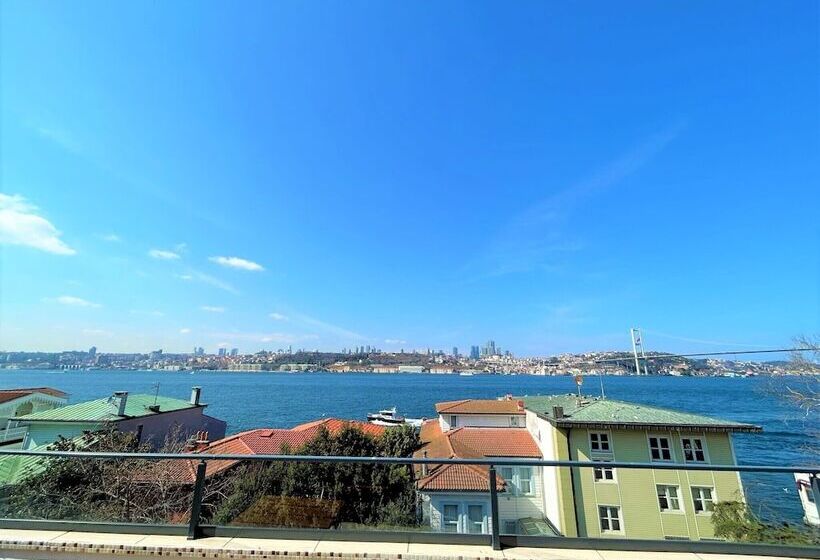 Kuzguncuk Bosphorus