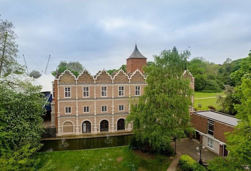 هاستل Safestay London Kensington Holland Park