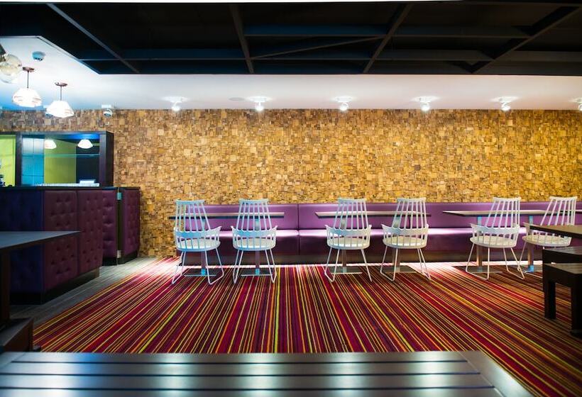 هاستل Safestay London Kensington Holland Park