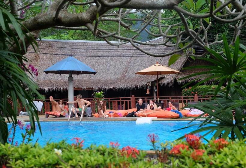 هتل Asia Divers Resort