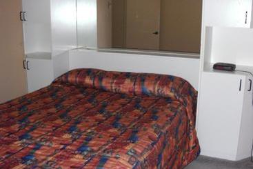 هتل Holiday Villa Resorts   Beaupre Mont Sainte Anne