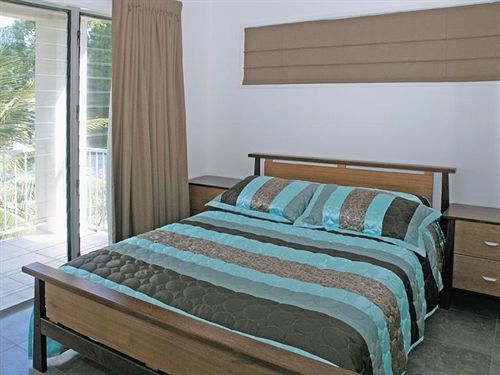 酒店 Island Views Beachfront Apartments