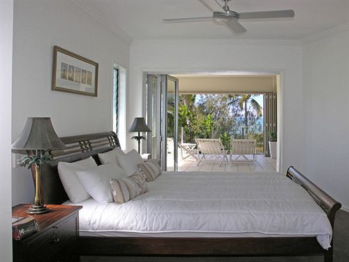 酒店 Island Views Beachfront Apartments
