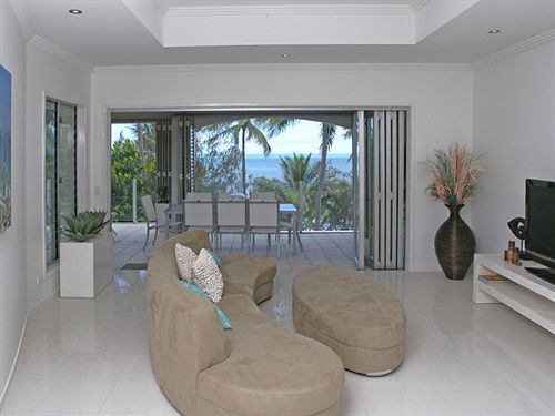 酒店 Island Views Beachfront Apartments