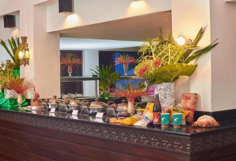 هتل Jacaranda Indian Ocean Beach Resort