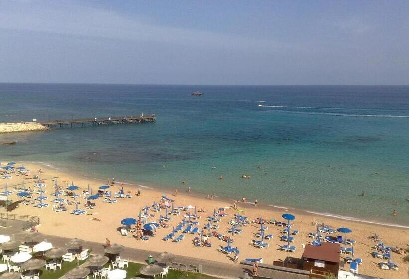 هتل Vrissaki Beach