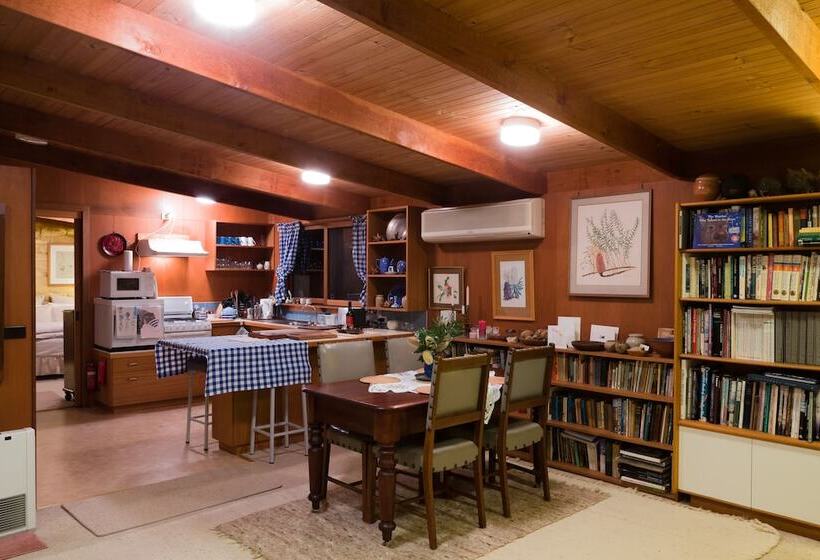 The Burrow At Wombat Bend