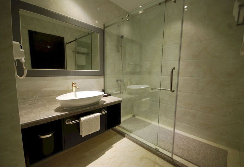 The Litz Hotel & Suites