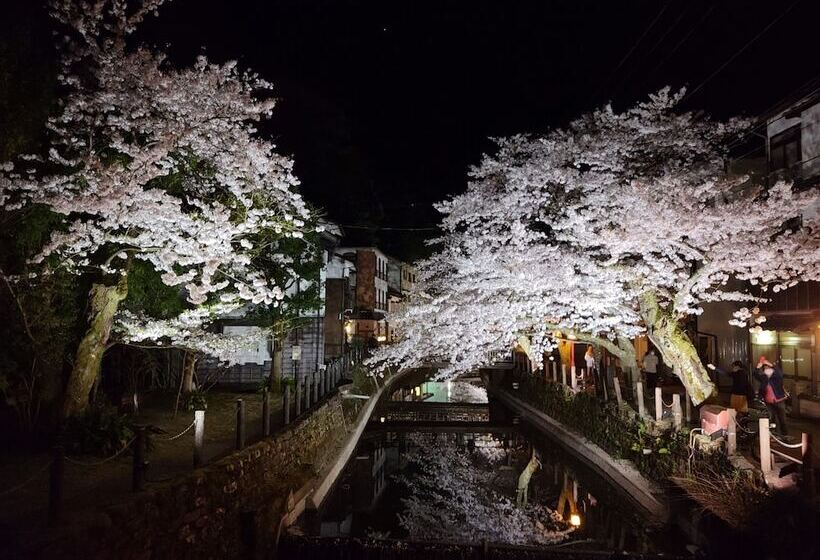 Tsukimotoya Ryokan