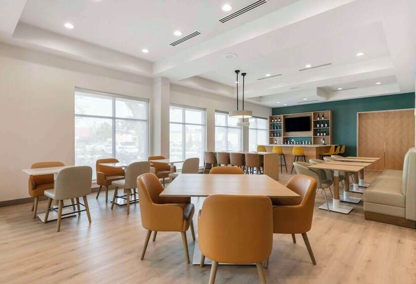 Отель Comfort Suites St Augustine Historic District Area