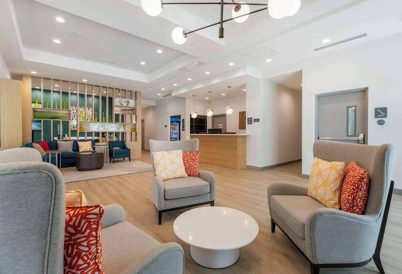 Отель Comfort Suites St Augustine Historic District Area