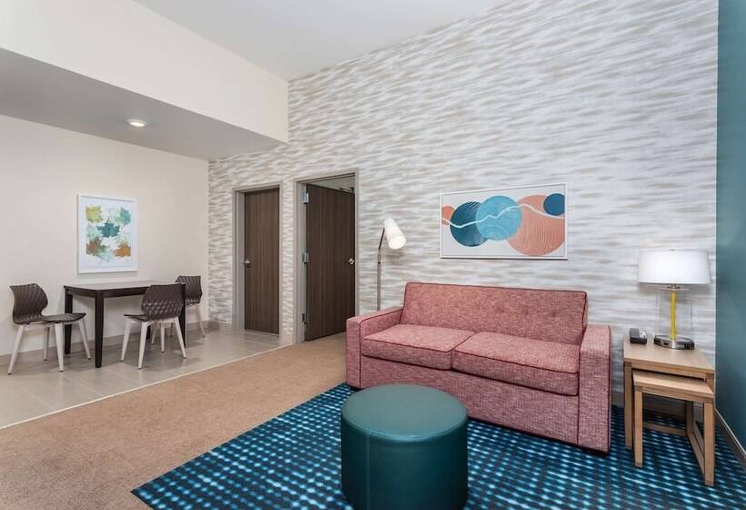هتل Home2 Suites By Hilton Cedar Rapids Westdale