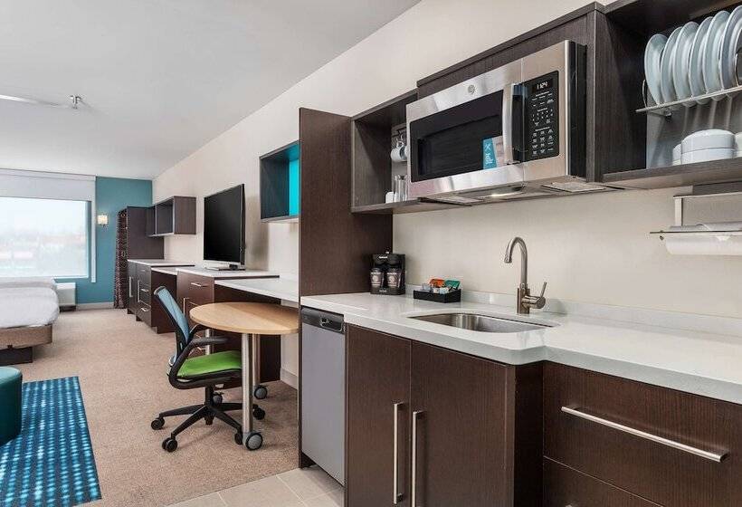 هتل Home2 Suites By Hilton Cedar Rapids Westdale
