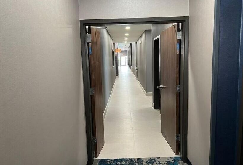 호텔 La Quinta Inn & Suites By Wyndham Manchester   Arnold Afb