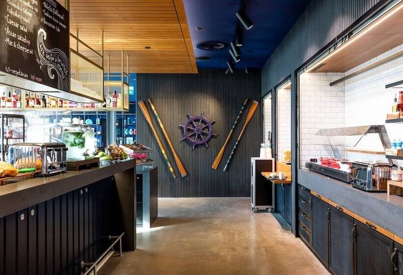 هتل Moxy Plymouth
