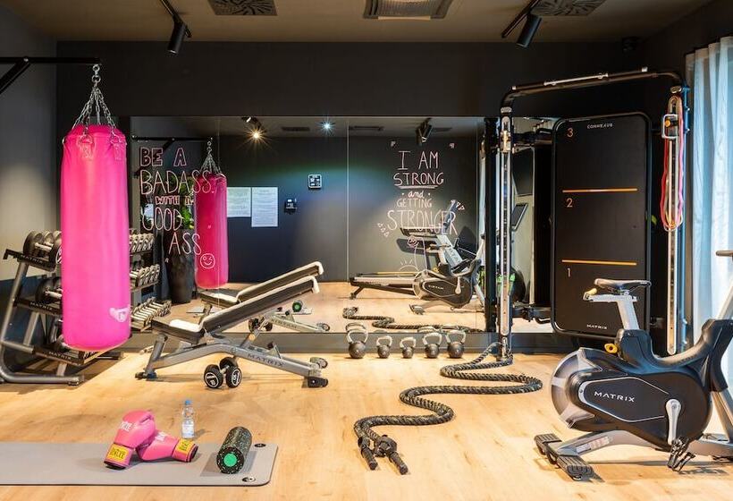هتل Moxy Plymouth