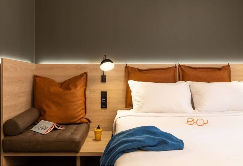 هتل Moxy Plymouth