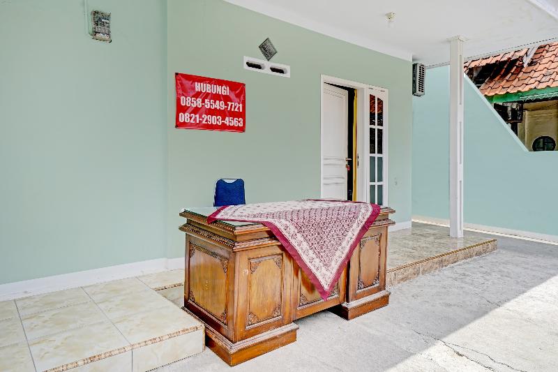 Отель Oyo 90571 Dewi Guest House Syariah