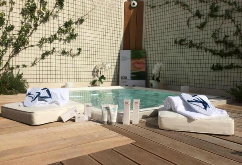 هتل The Pelican Beach Resort & Spa  Adults Only