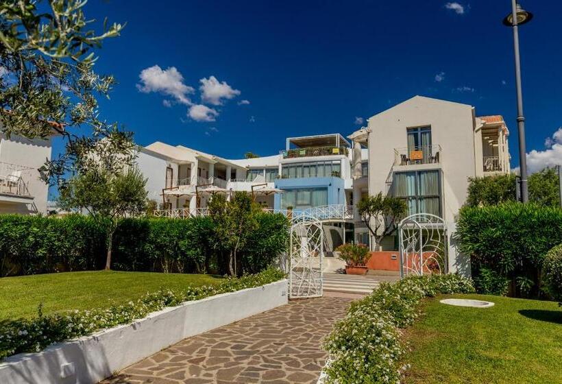 هتل The Pelican Beach Resort & Spa  Adults Only
