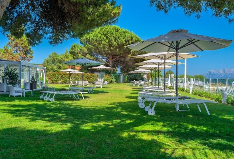 هتل The Pelican Beach Resort & Spa  Adults Only