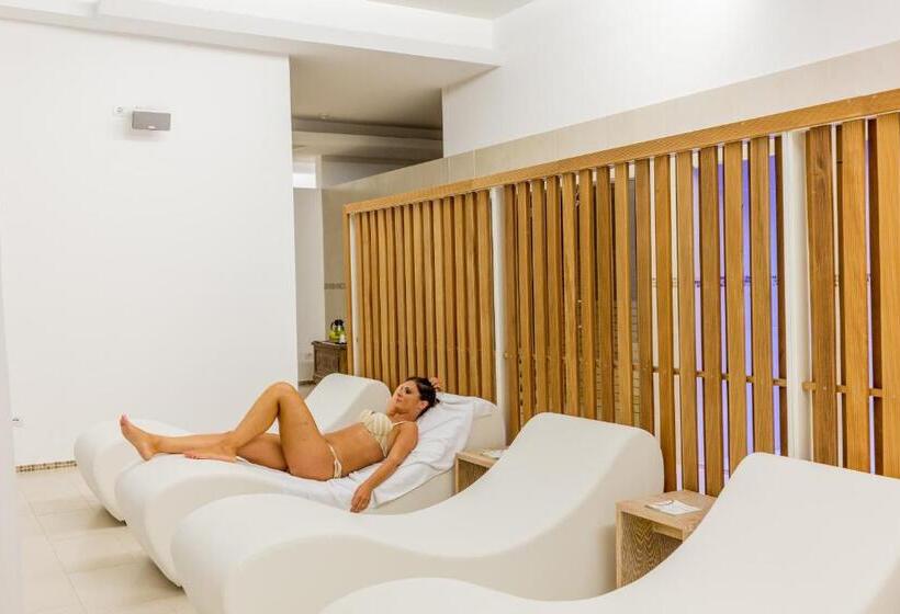 هتل The Pelican Beach Resort & Spa  Adults Only